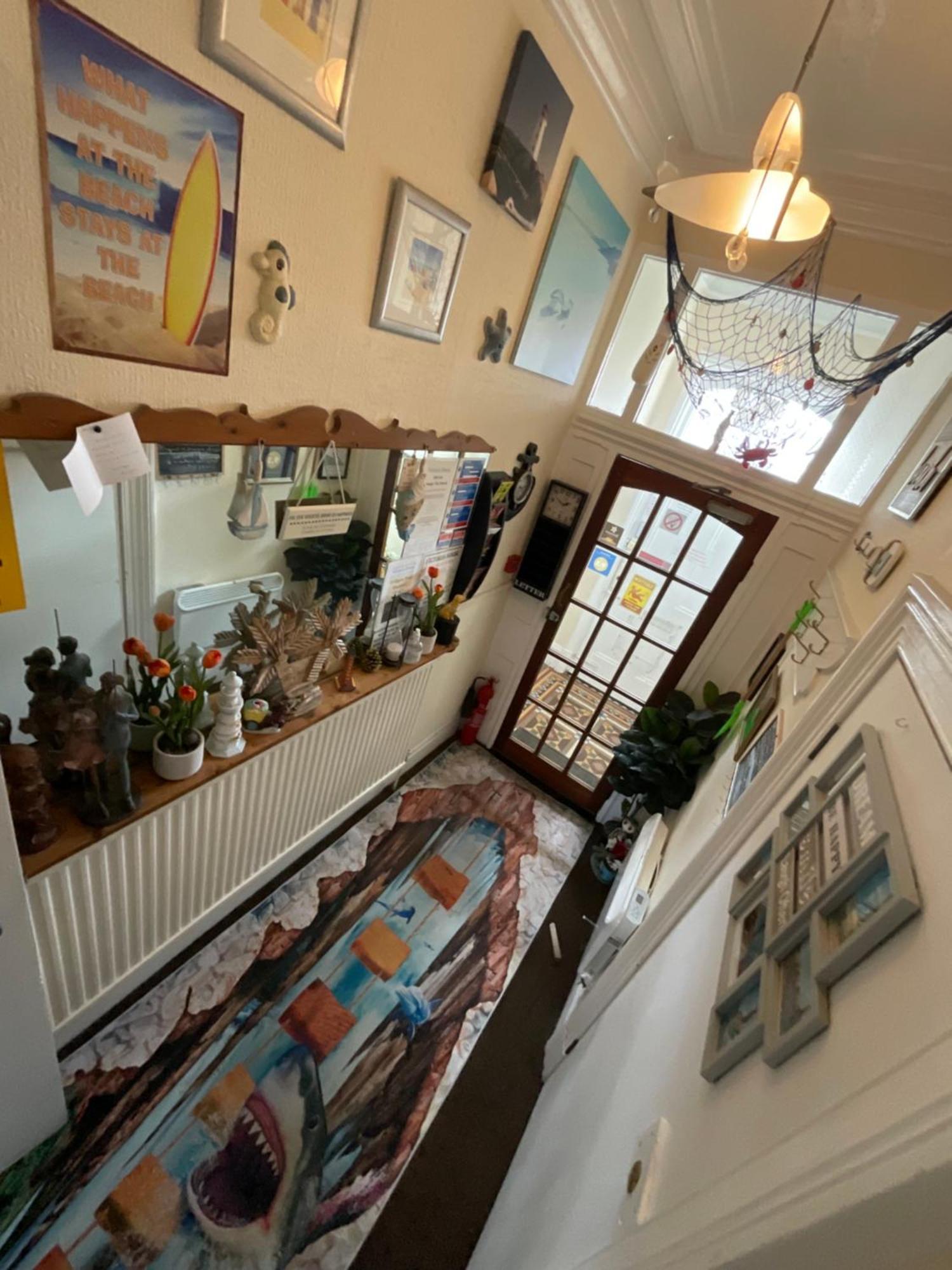 Victoria House - Self Catering Quiet Guesthouse - Adult Singles And Couples Only Blackpool Exterior foto