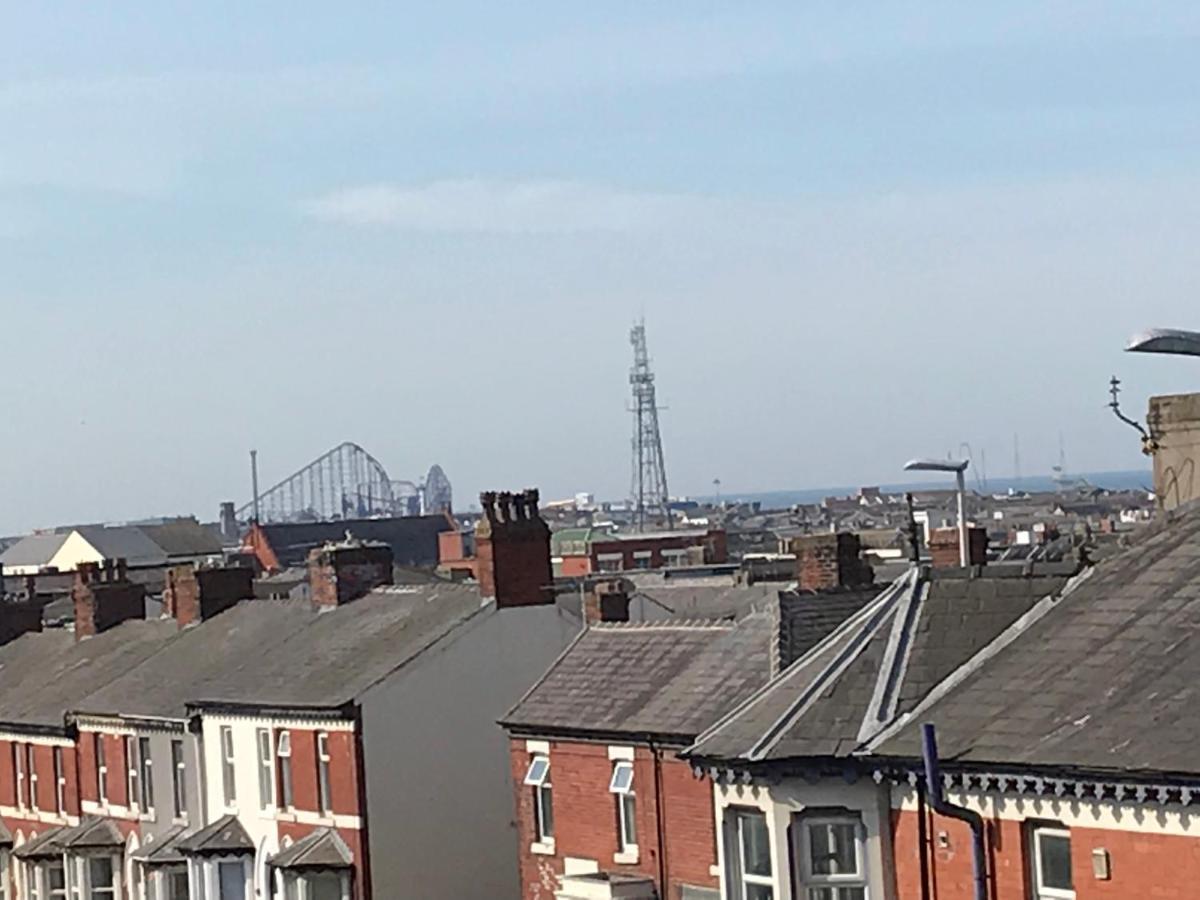 Victoria House - Self Catering Quiet Guesthouse - Adult Singles And Couples Only Blackpool Exterior foto